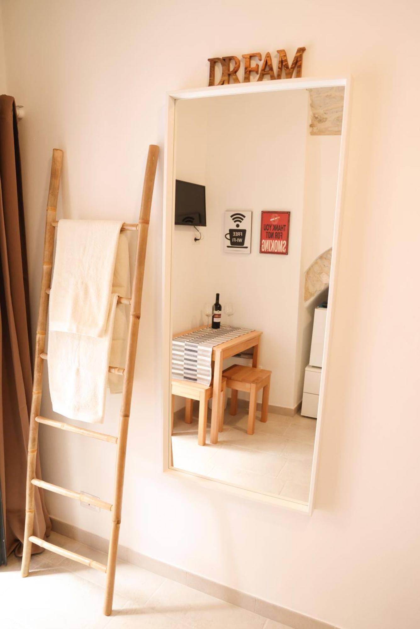 Room 20 - Piccola Camera In Pietra Bianca Giovinazzo Exterior photo