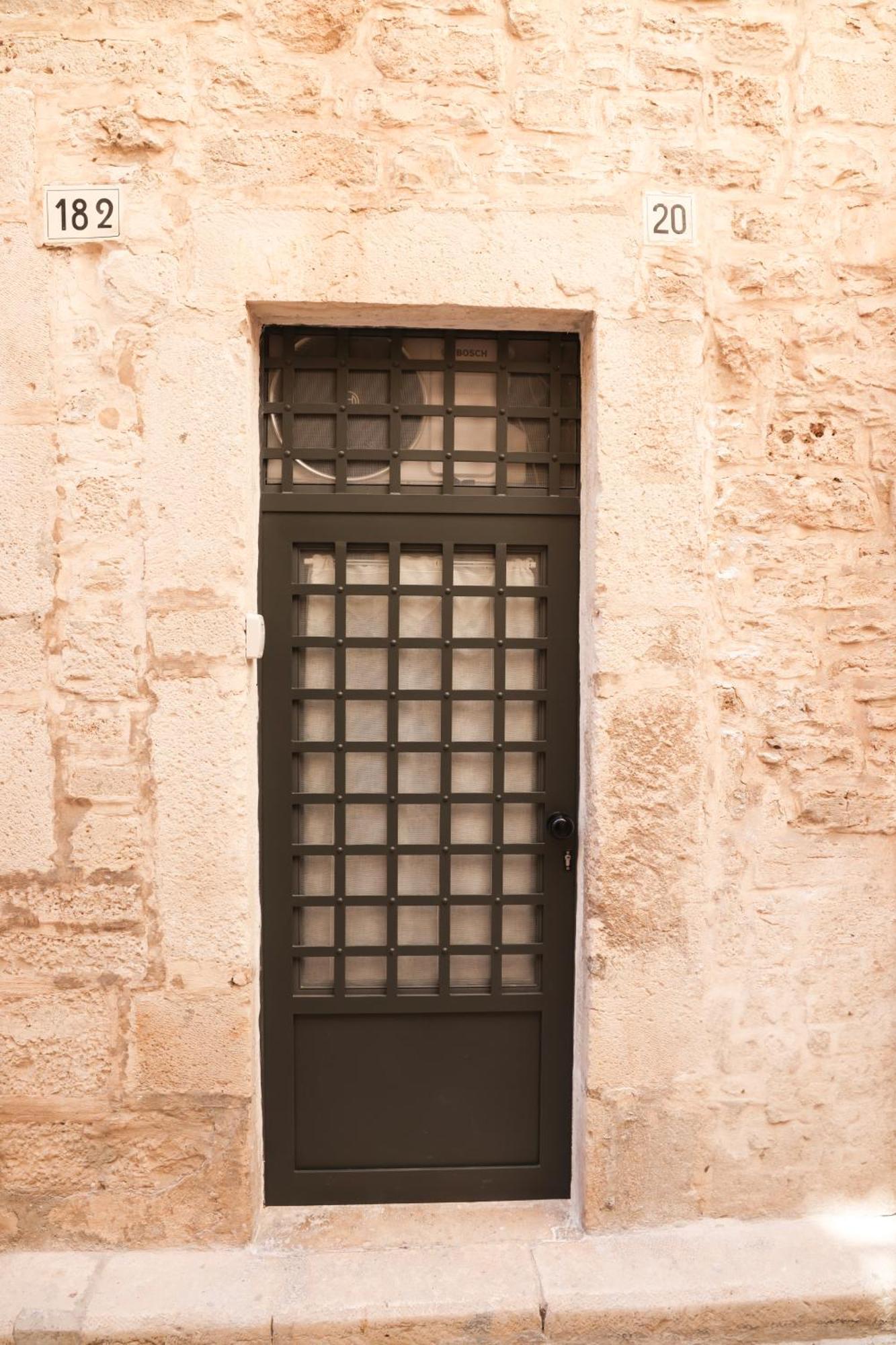 Room 20 - Piccola Camera In Pietra Bianca Giovinazzo Exterior photo