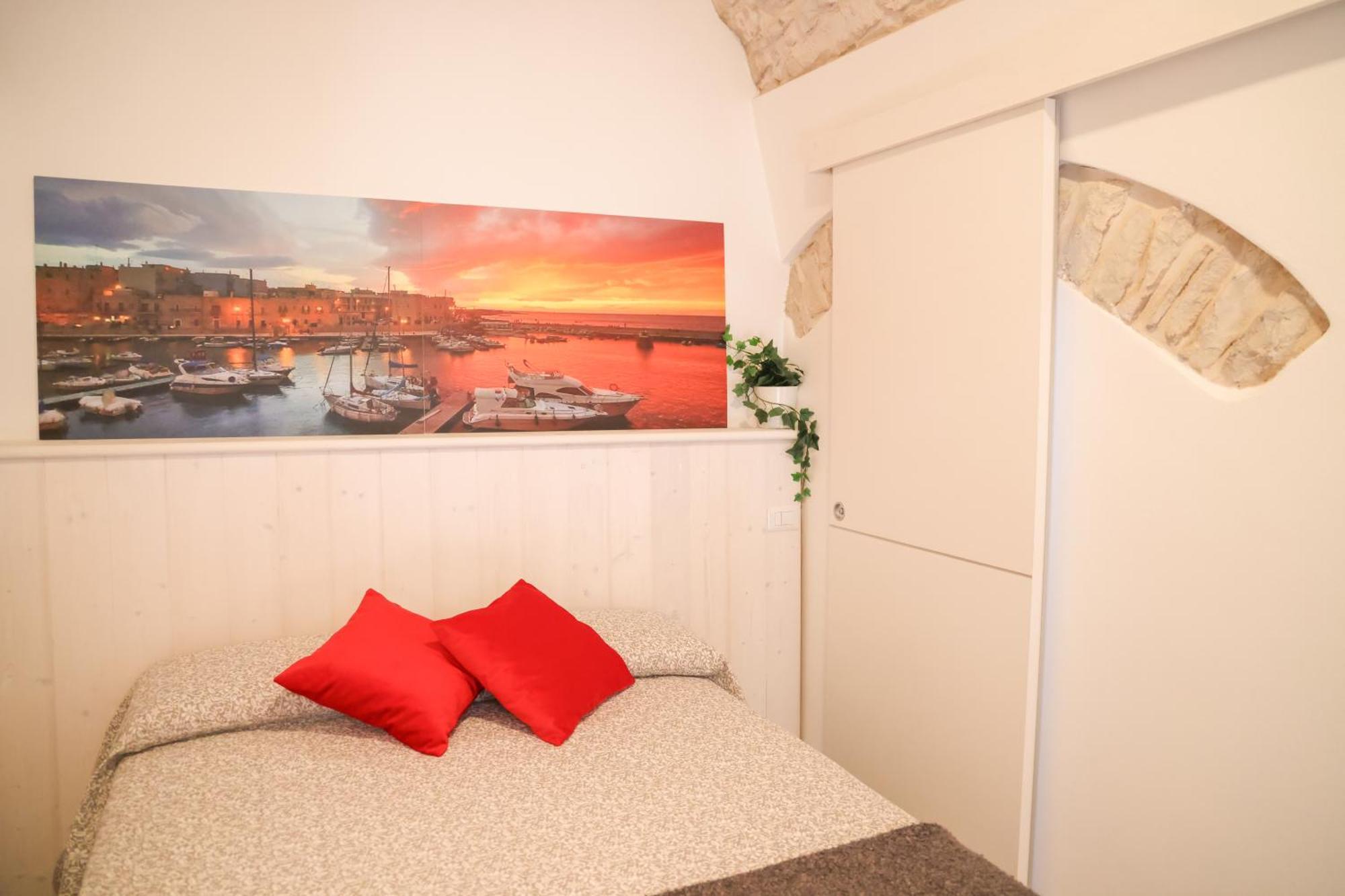 Room 20 - Piccola Camera In Pietra Bianca Giovinazzo Exterior photo